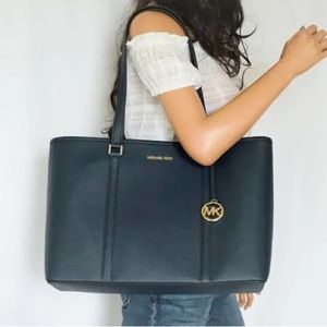 ✨ Micheal Kors Navy Large Sady Carryall Shoulder Bag ✨